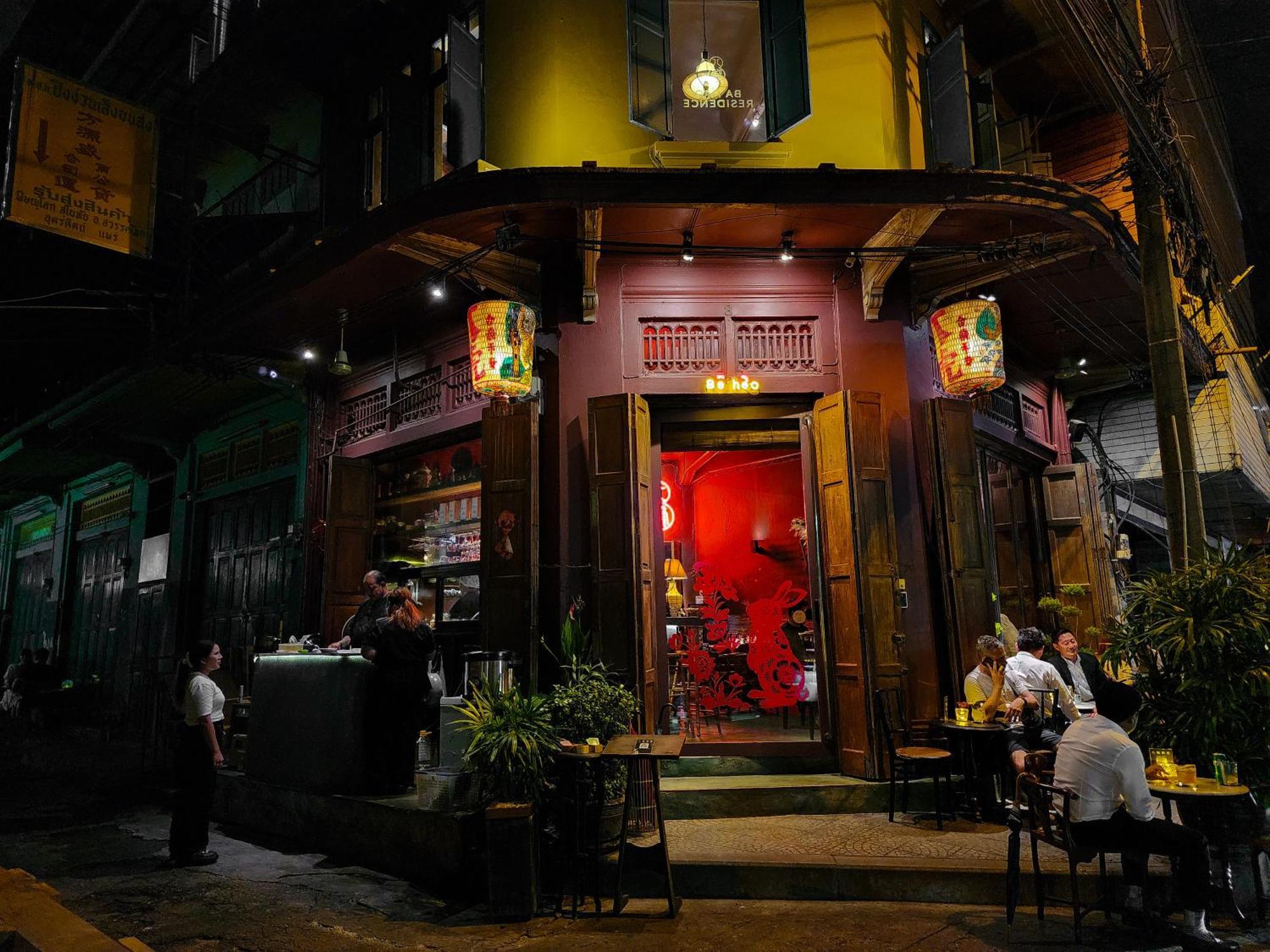 Noir Cafe And Hostel Chinatown Bangkok Exterior photo